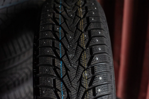 фото протектора и шины WINTERNOVA STUD III Шина ZMAX WINTERNOVA STUD III 275/55 R20 117T